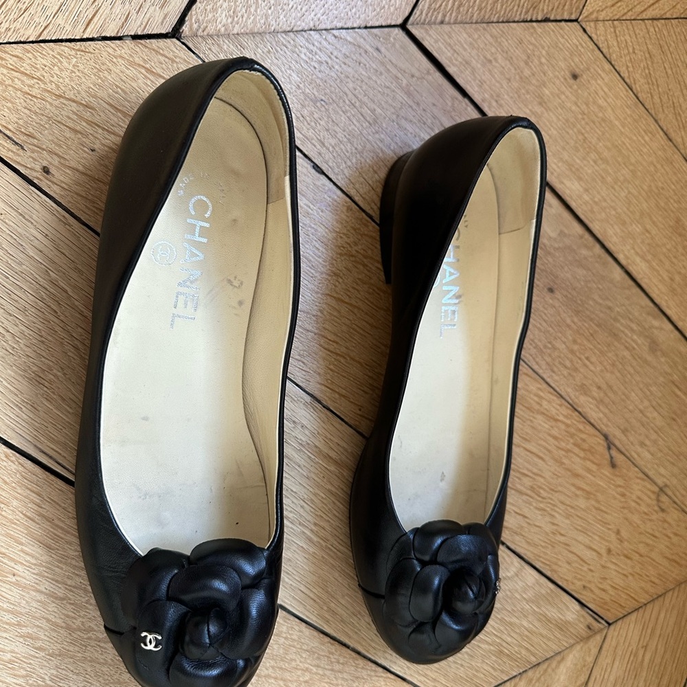 Chanel Black Flats with Classic Camellia Detail - Picture 8 of 9